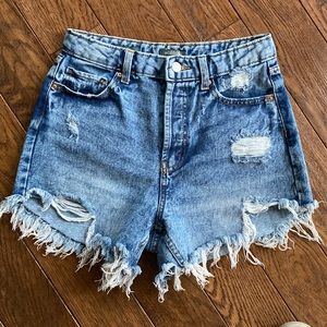 Wild Fable blue wash jean shorts size 4.